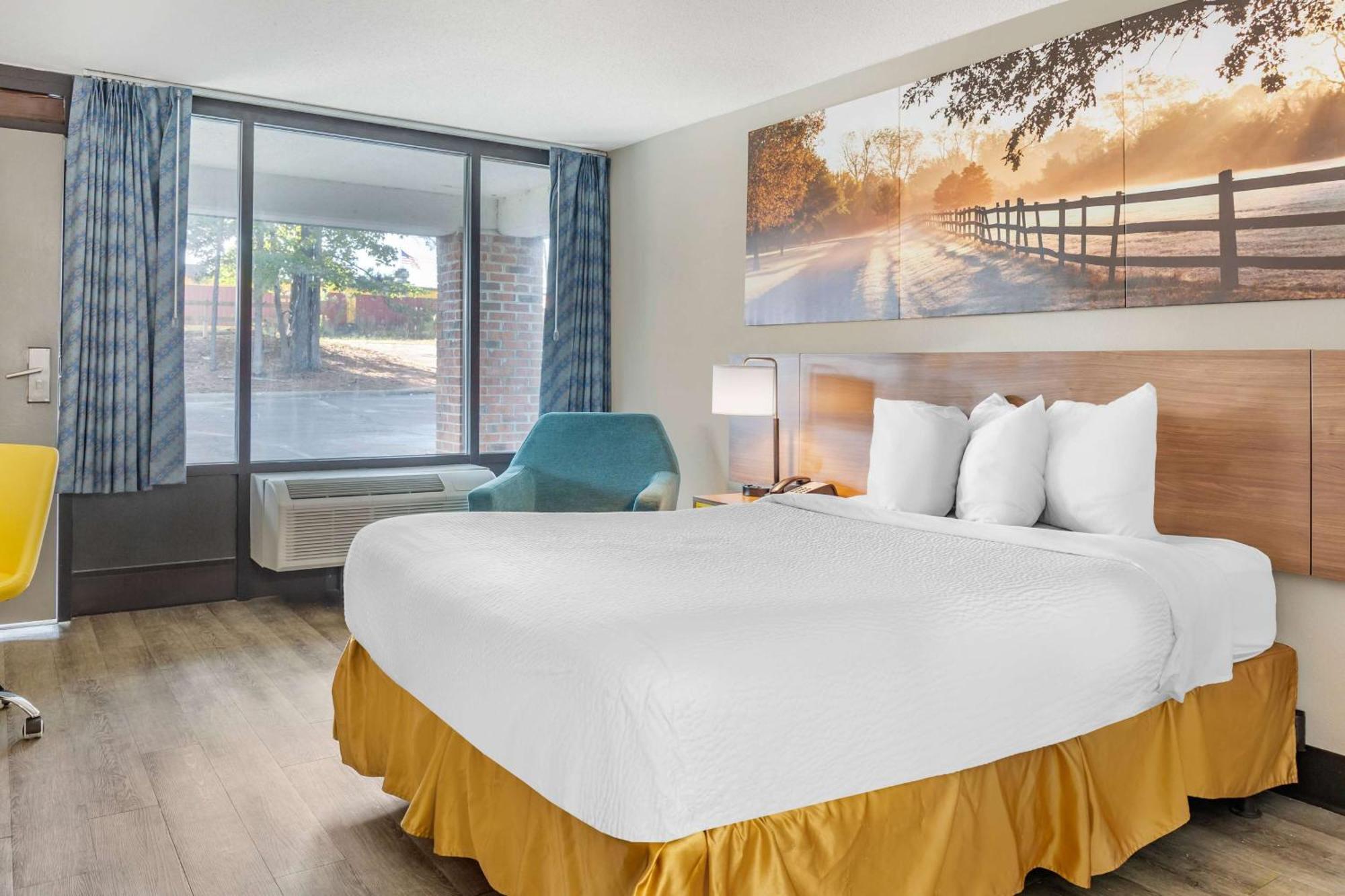 Days Inn & Suites By Wyndham Rocky Mount Golden East Exterior photo
